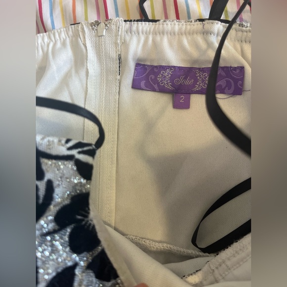 Super cute floral black/white/silver prom or grad dress - Picture 5 of 6